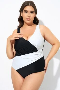 Black And White Plunge V-neckline One Piece Swimsuit -Trendy Bikini Set Sales Store dsc08049
