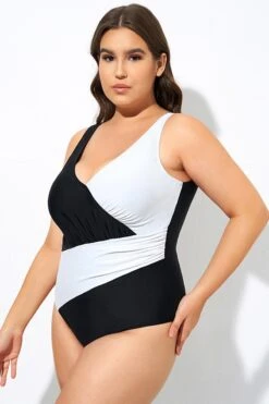 Black And White Plunge V-neckline One Piece Swimsuit -Trendy Bikini Set Sales Store dsc08057